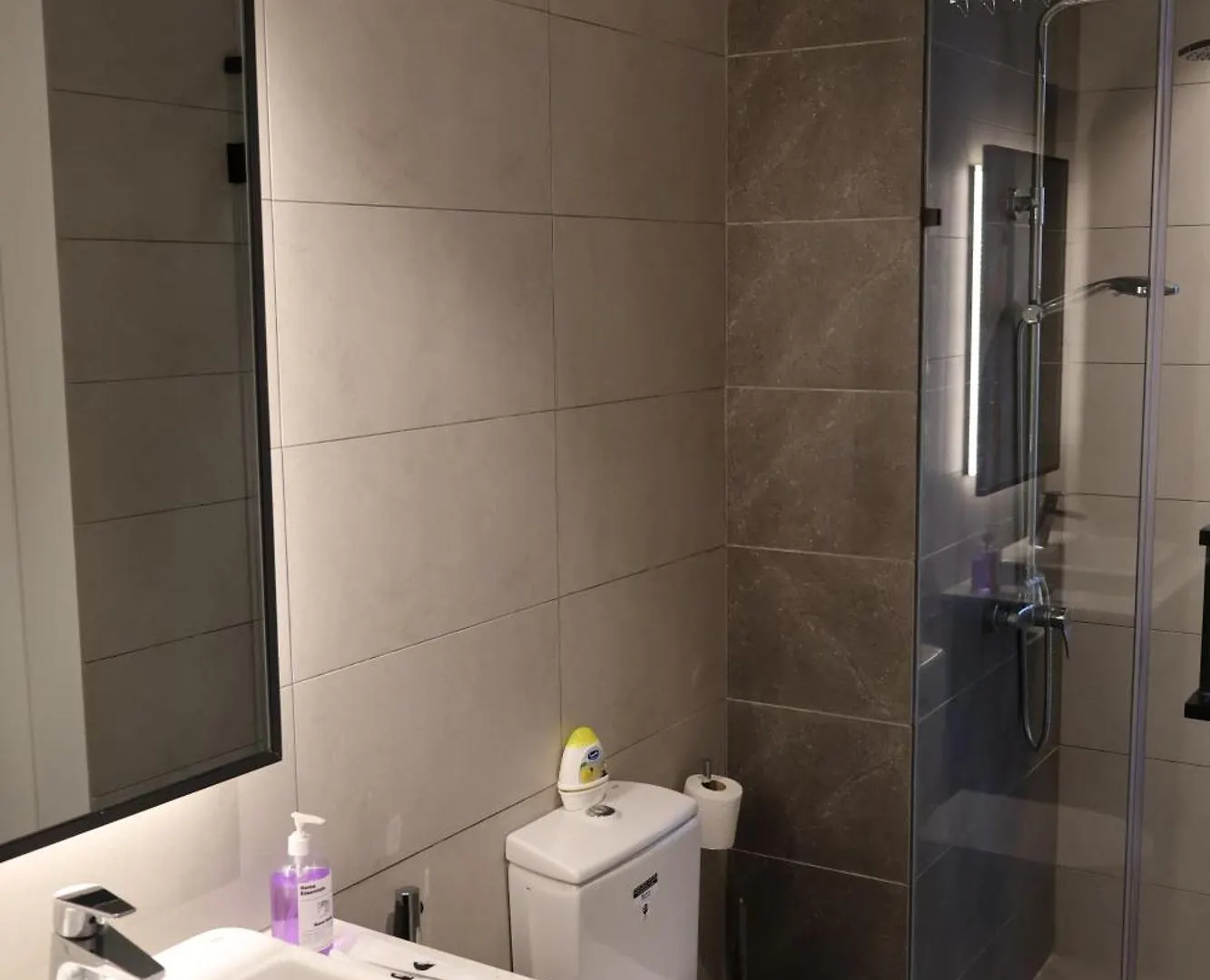 Axon Residence By Leo Homestay Kuala Lumpur